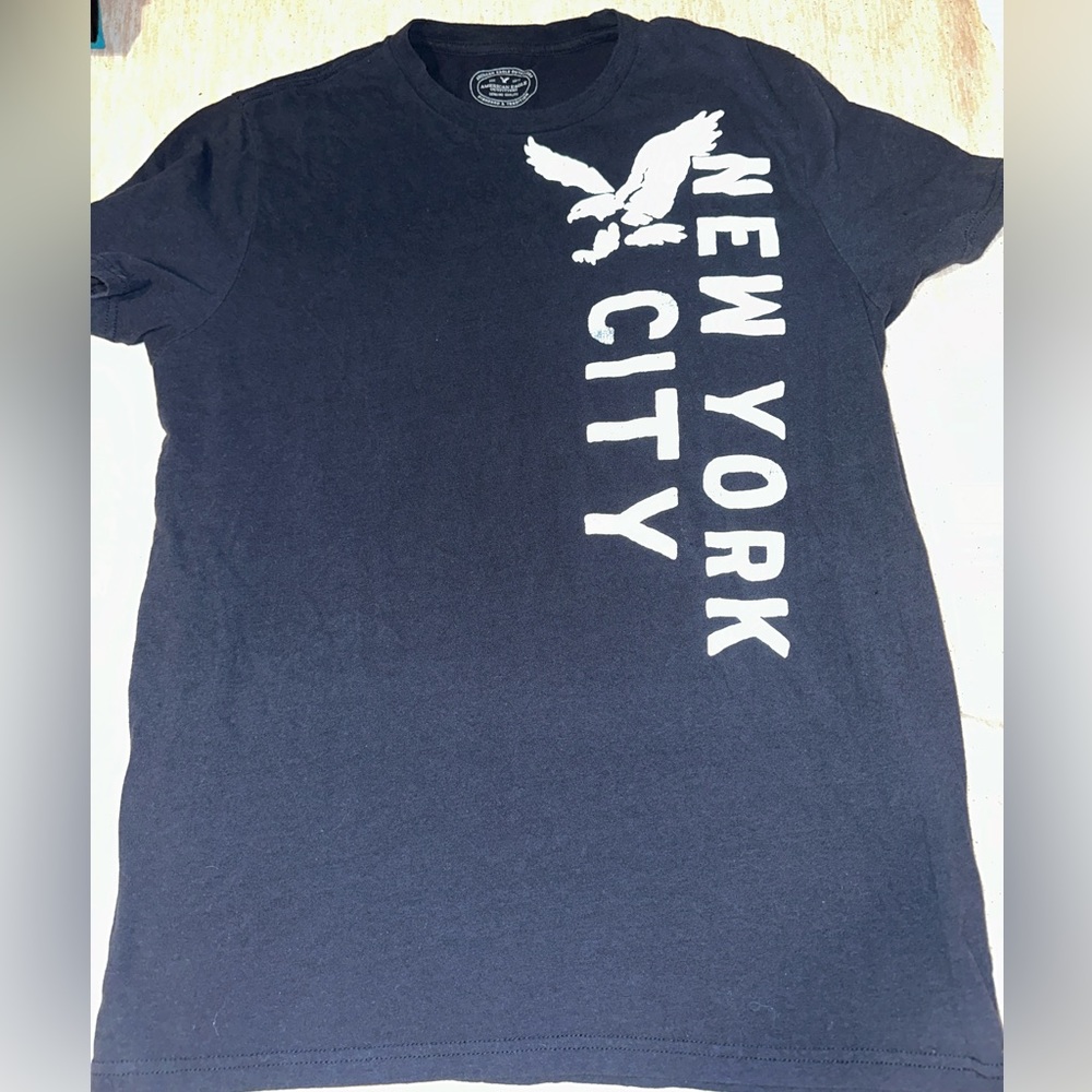 American Eagle T-Shirt in size Large